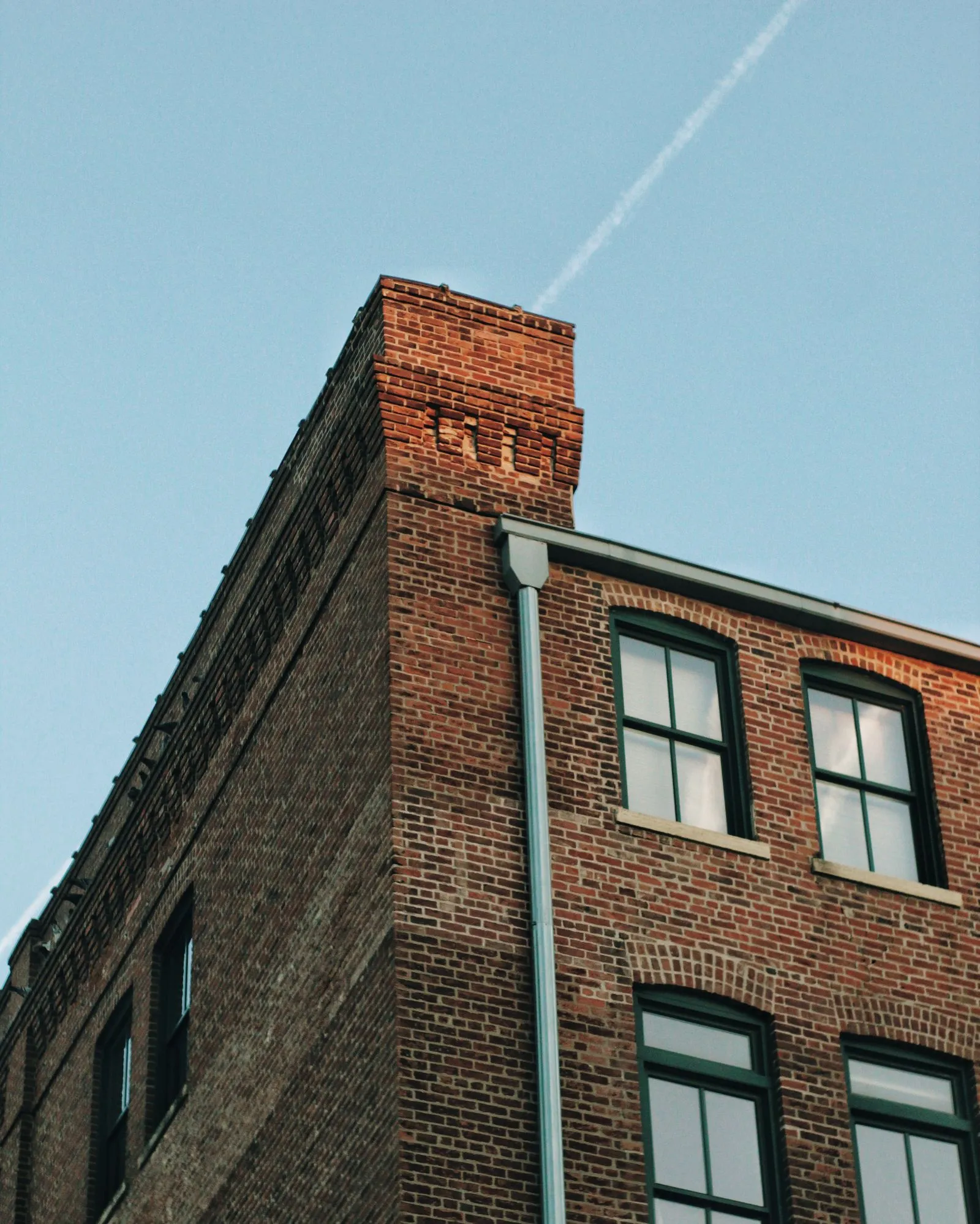 Classic brick commercial building on the North Shore